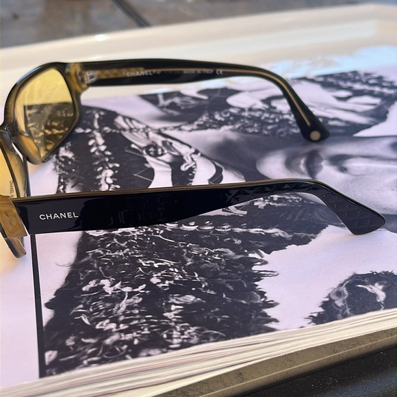 CHANEL 5010 Black & Yellow Vintage Sunglasses - Picture 6 of 9